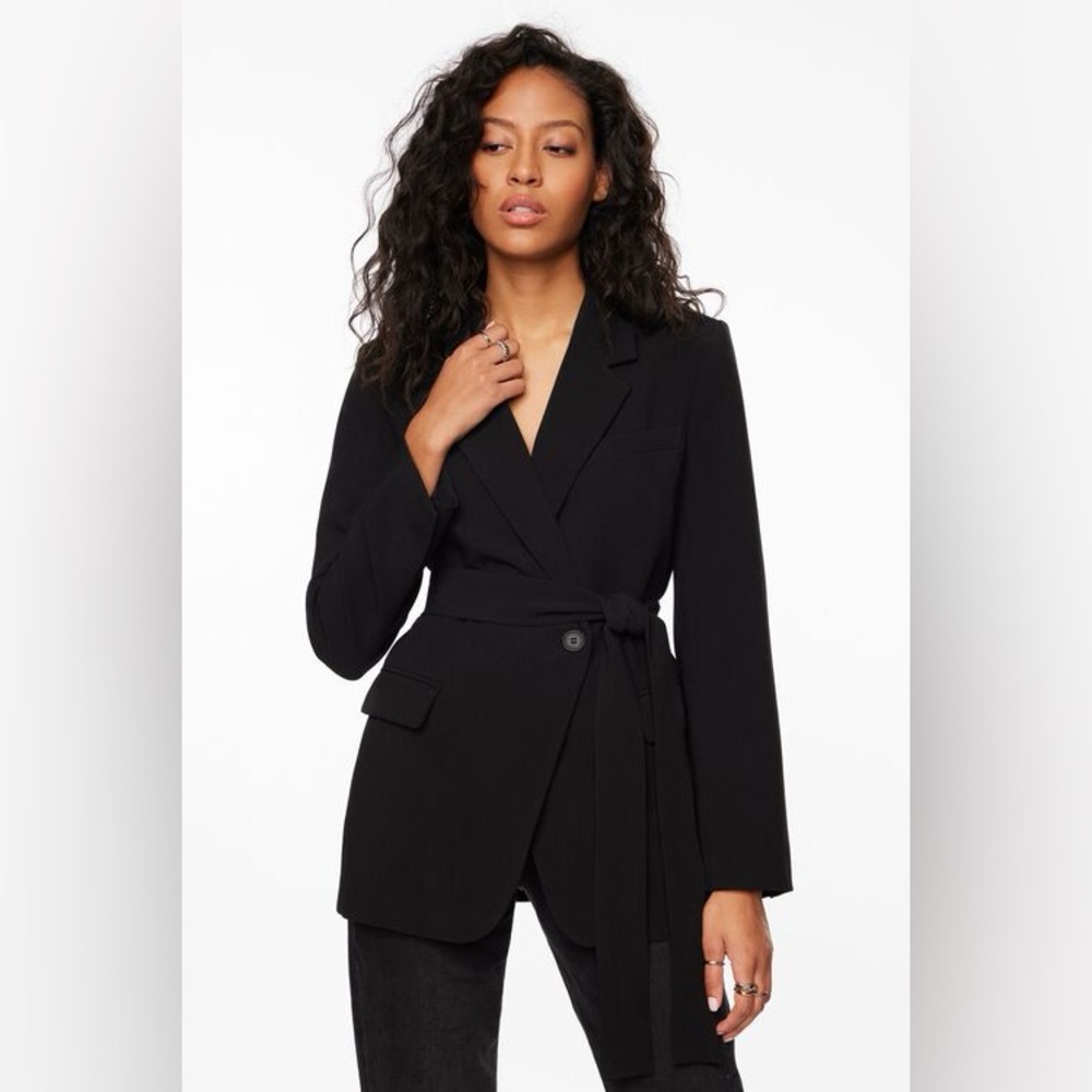 Dynamite Belted Black Blazer